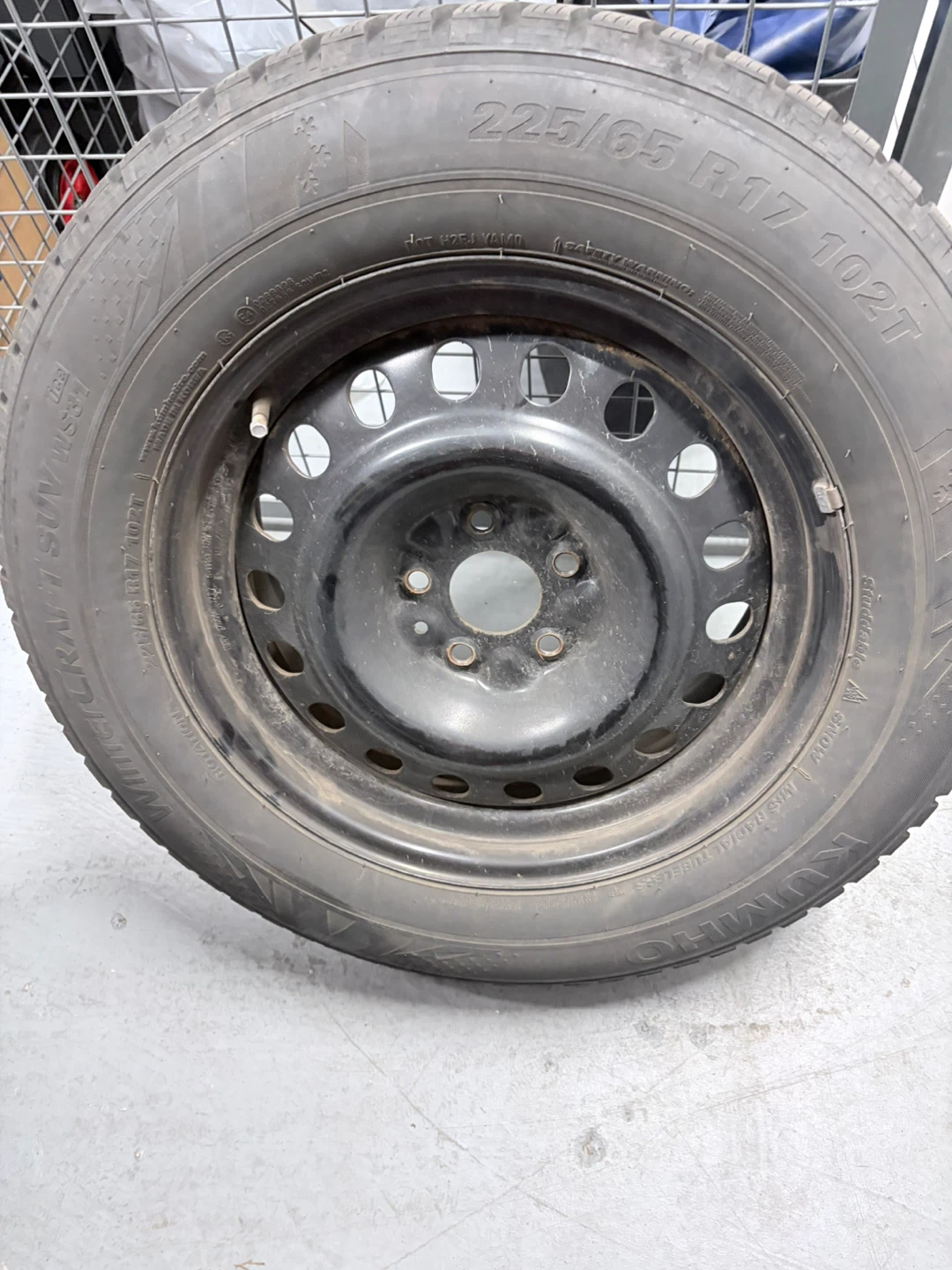 Kumho WinterCraft SUV WS31 Tire 225/65R17