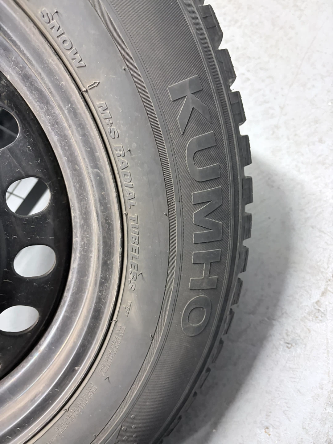 Kumho WinterCraft SUV WS31 Tire 225/65R17 - photo 3