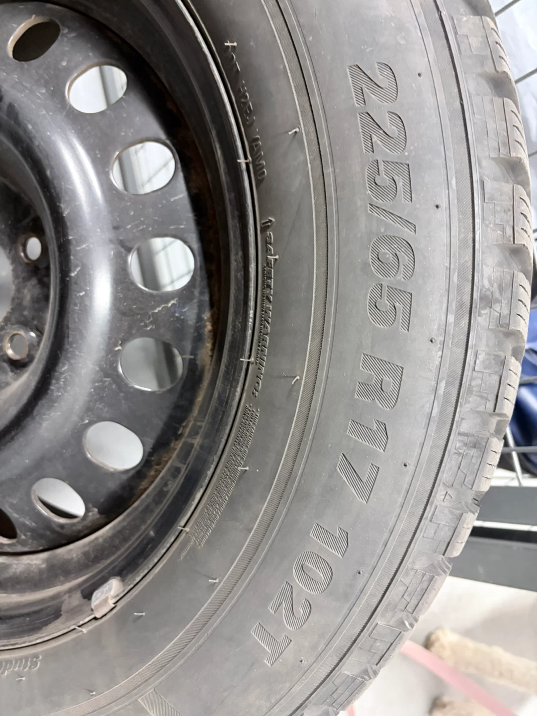 Kumho WinterCraft SUV WS31 Tire 225/65R17 - photo 5