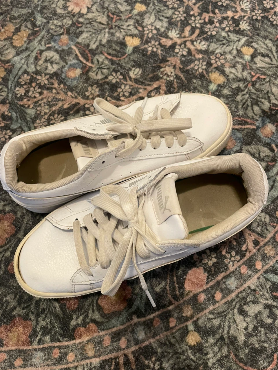 Sz 6/7 Puma White Sneakers - photo 2