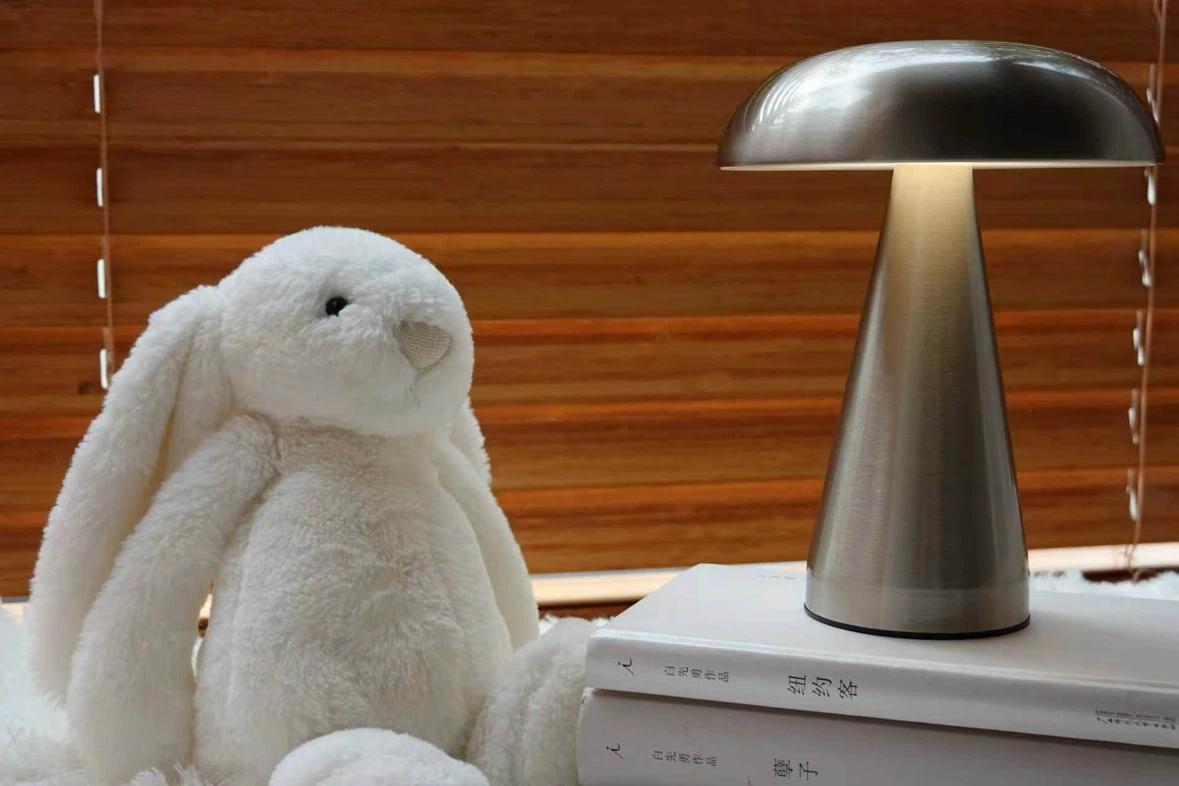 Modern Metal Table Lamp