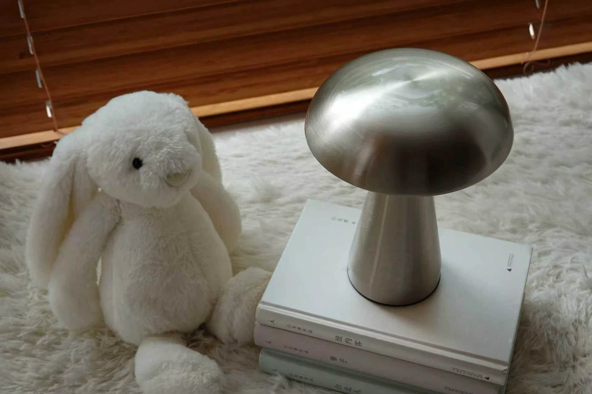 Modern Metal Table Lamp - photo 2