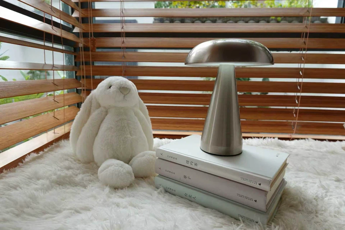 Modern Metal Table Lamp - photo 4