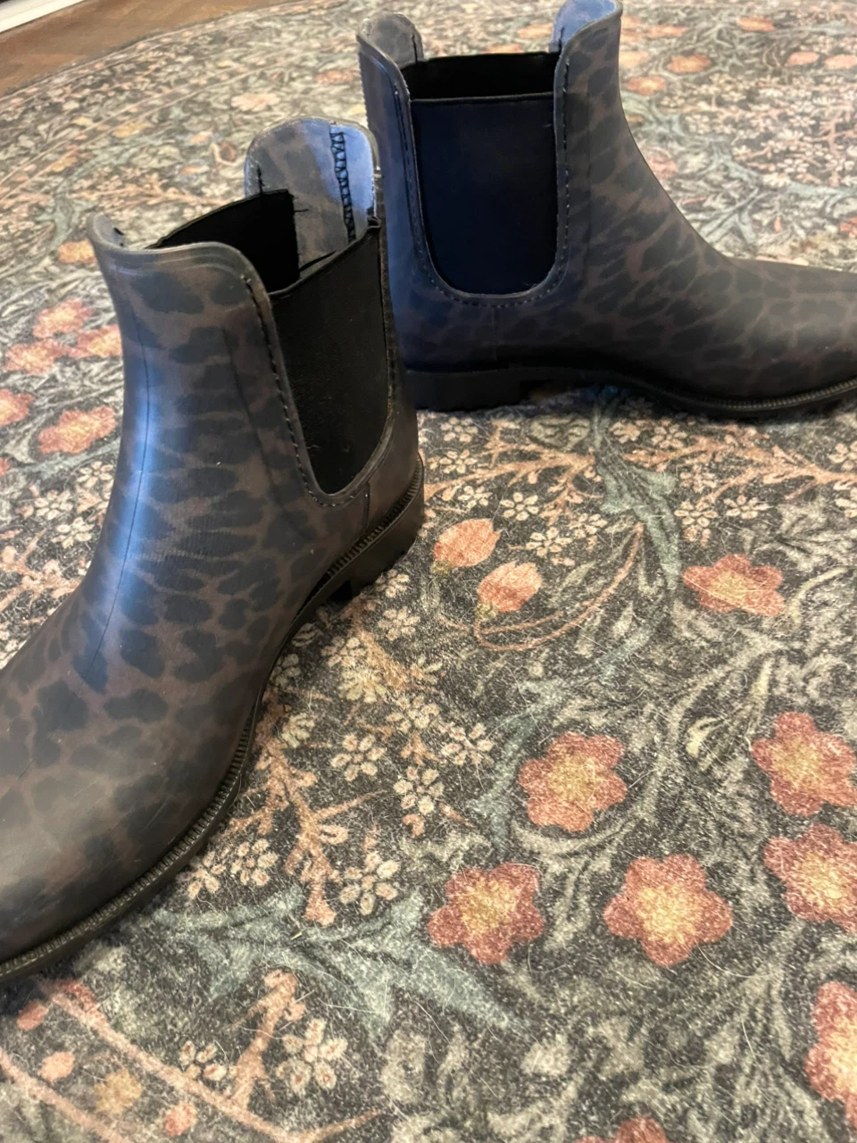 Sz 7 - Leopard Print Chelsea Rain Boots