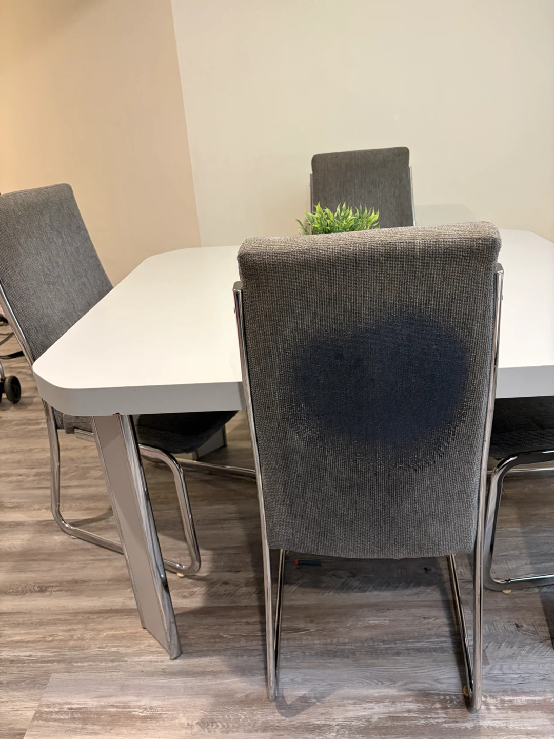 White Dining Table with 4 Grey Fabric Chairs - photo 2