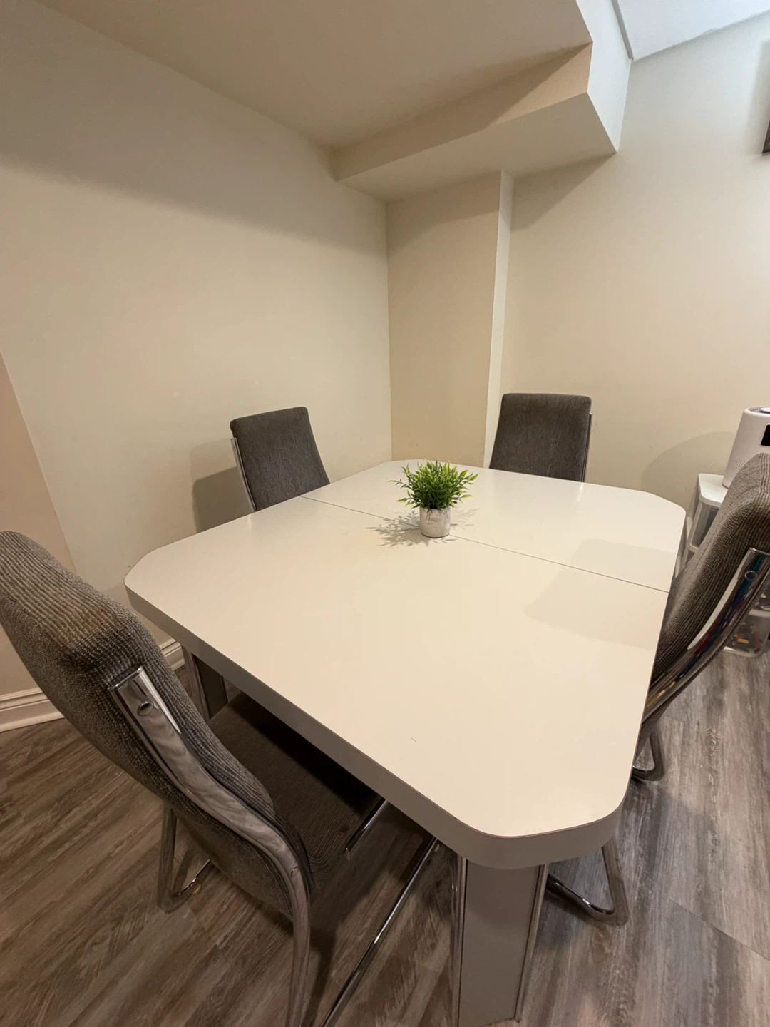 White Dining Table with 4 Grey Fabric Chairs - photo 4