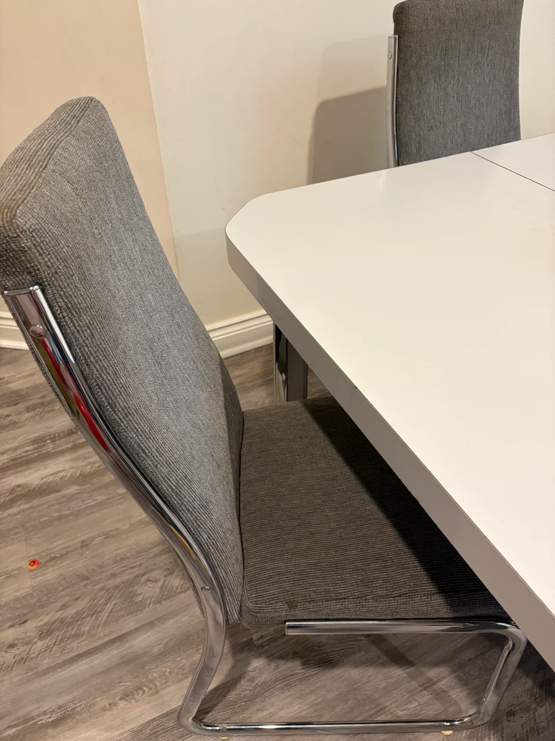 White Dining Table with 4 Grey Fabric Chairs - photo 5