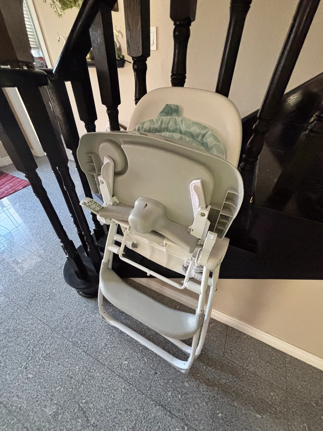 Kids2 Foldable High Chair - photo 2