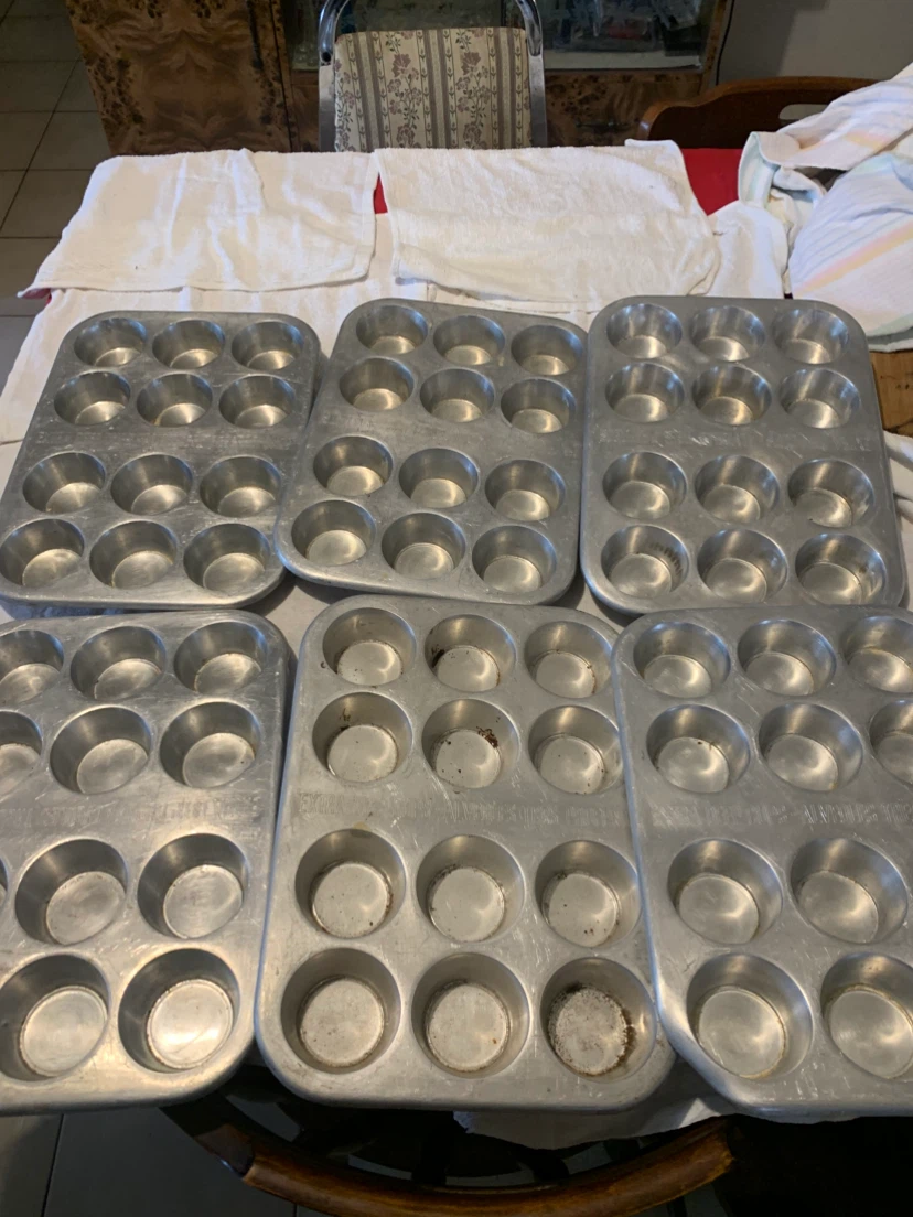 Set of 6 Aluminum Muffin Pans - photo 4