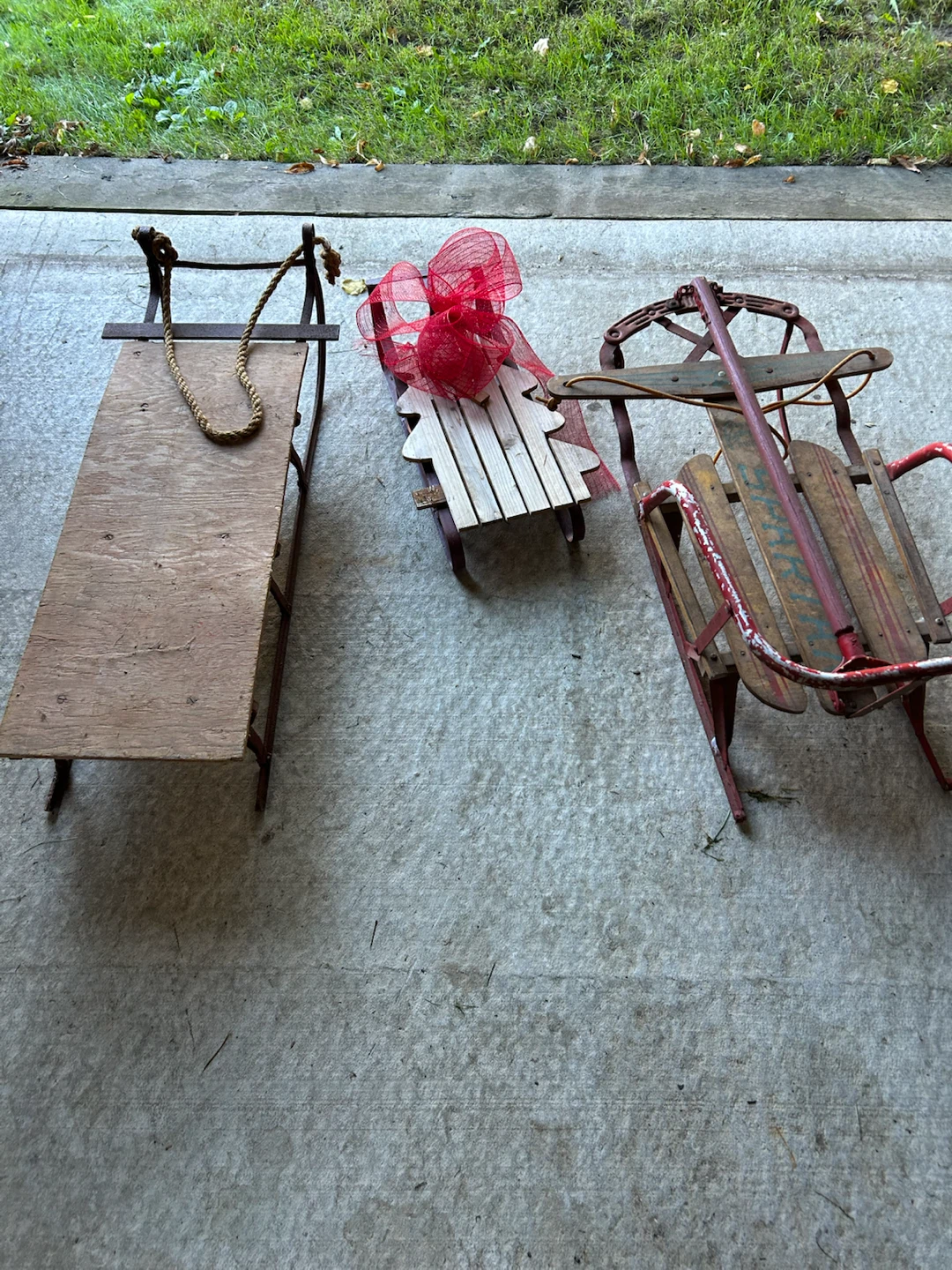 Vintage Sleds (3) - photo 2