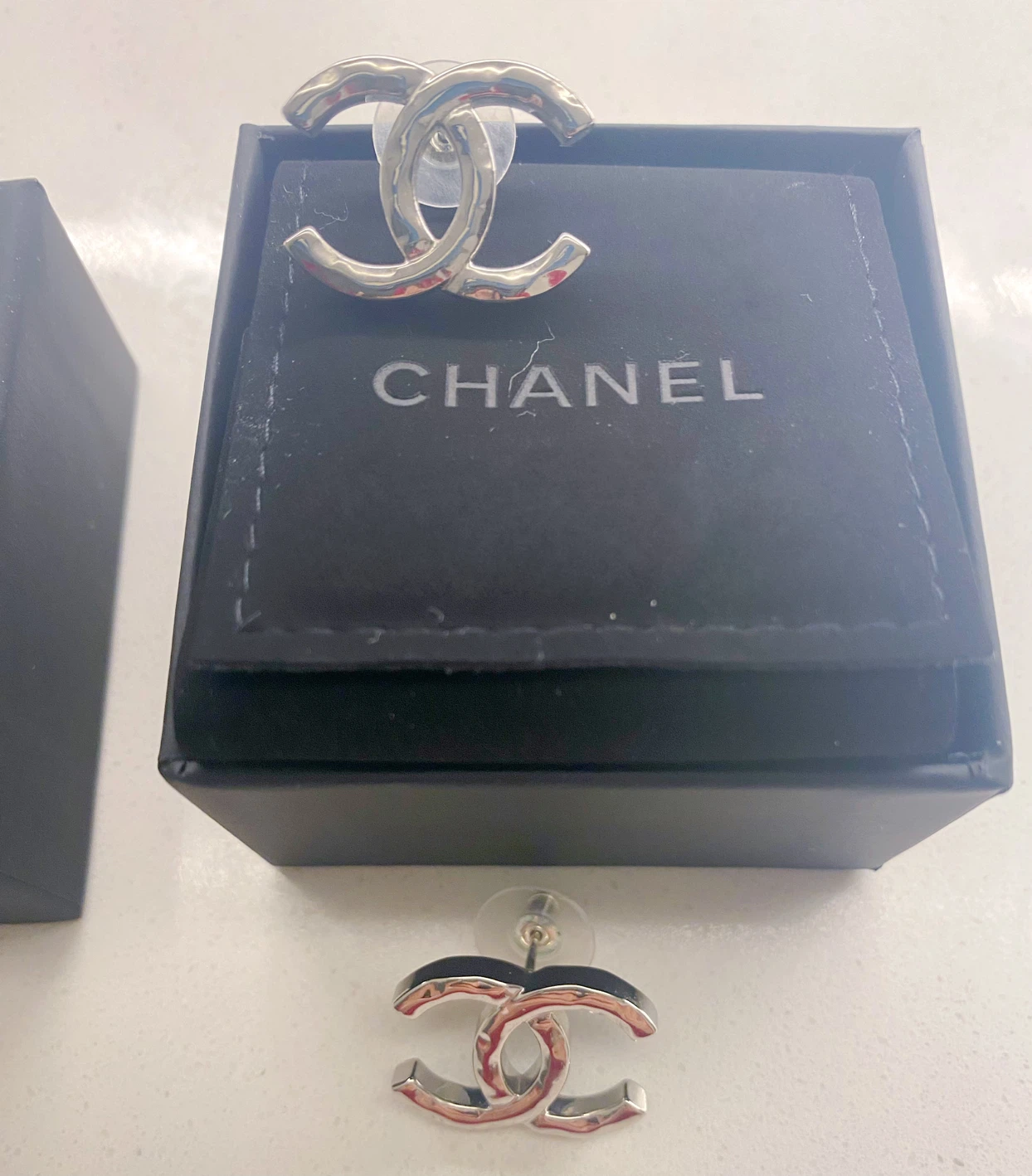 CHANEL CC Earrings （Authentic） - photo 2