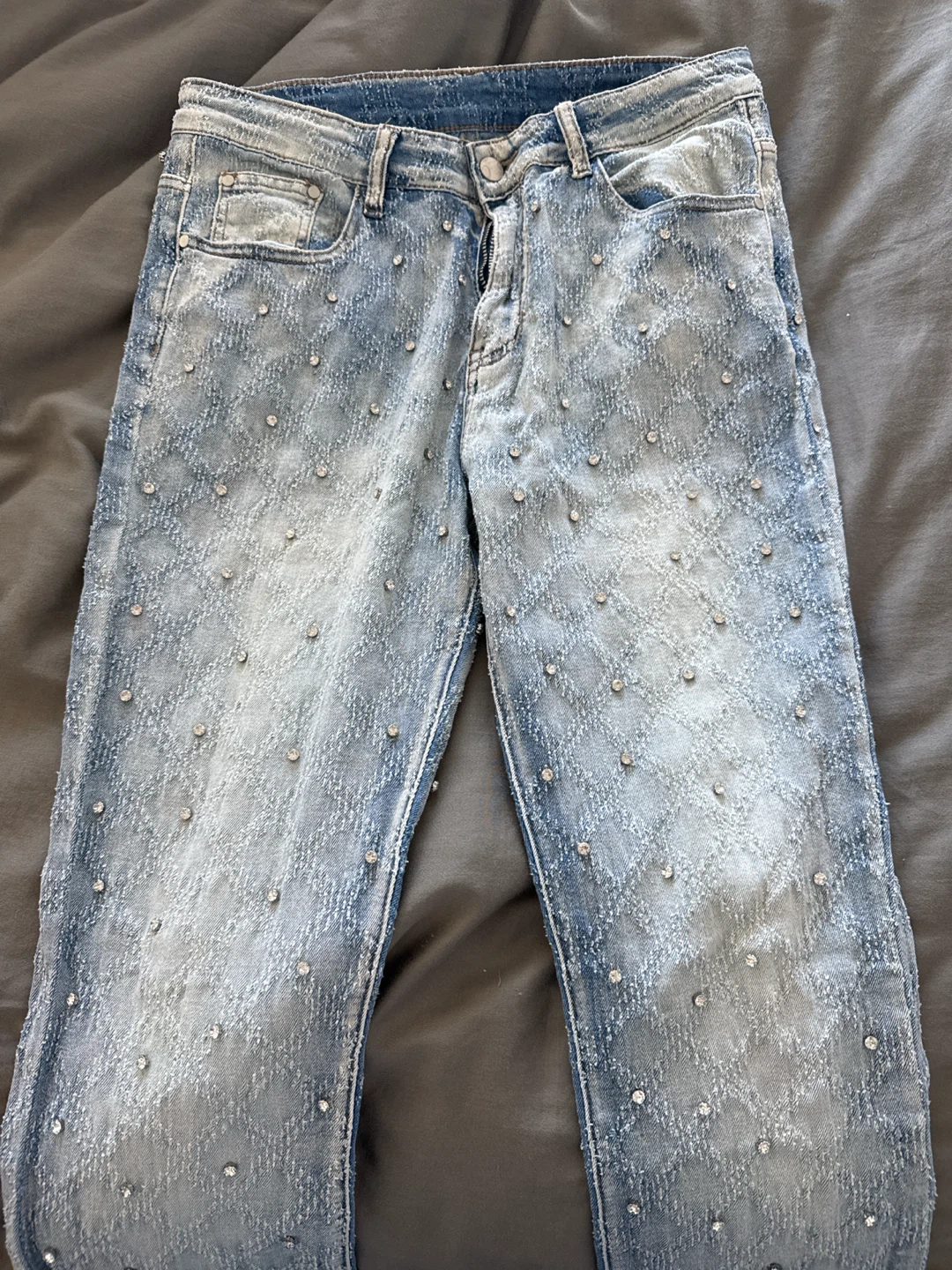 Light wash jeans with rhinestones, size 32 M