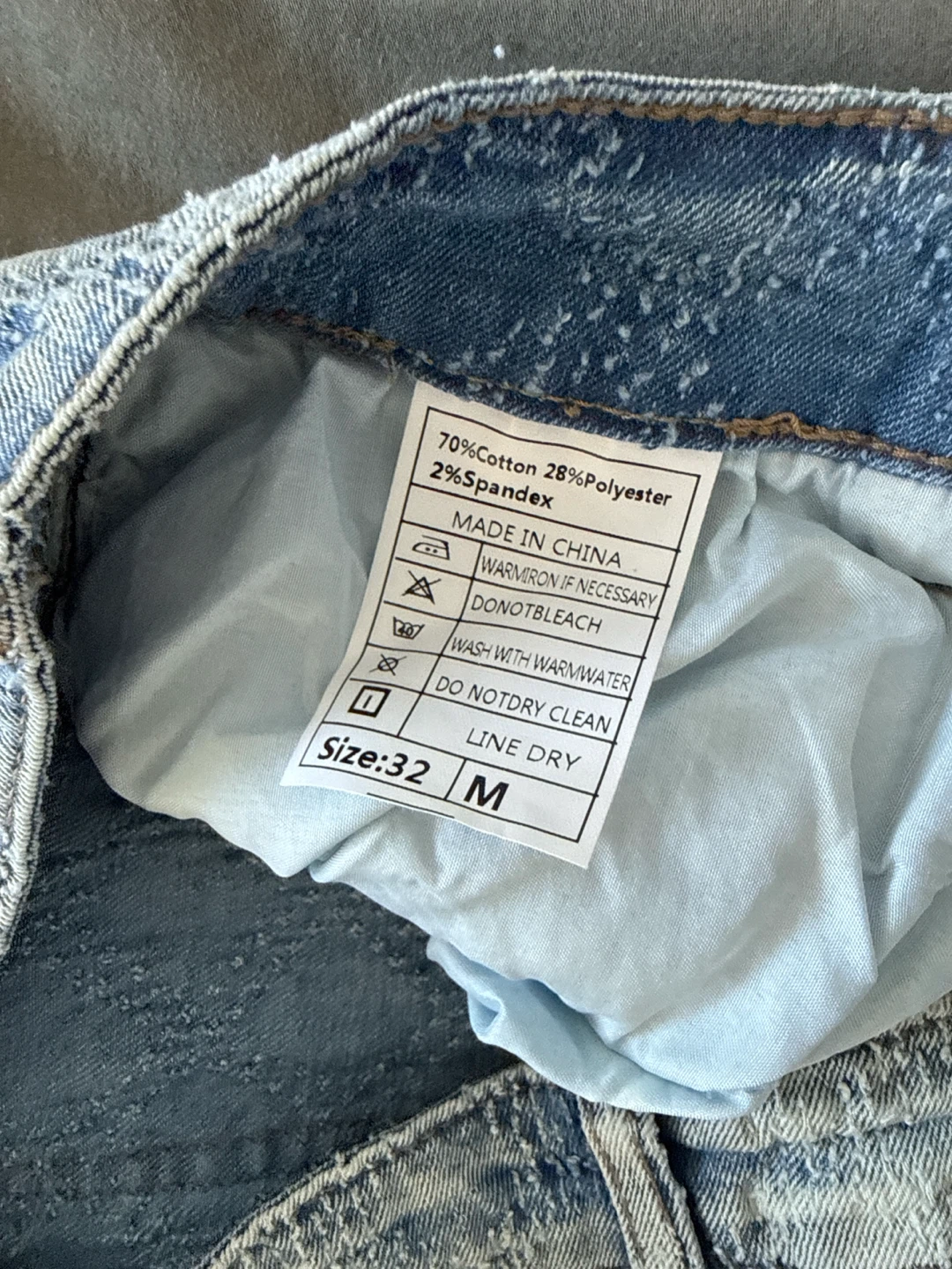 Light wash jeans with rhinestones, size 32 M - photo 2