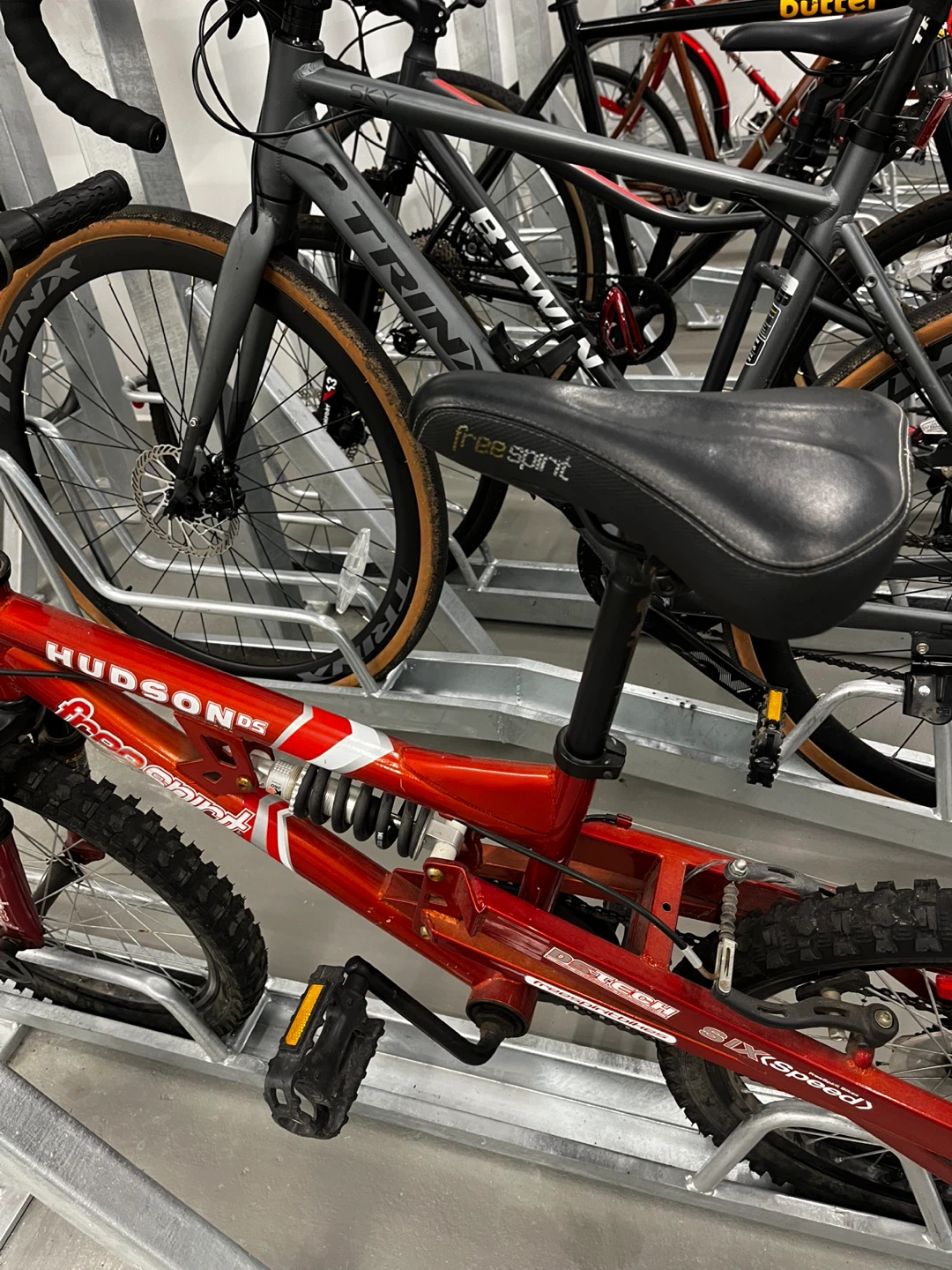 Free Spirit Hudson Mountain Bike - photo 2