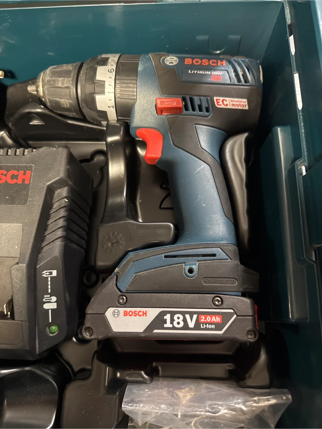 Bosch 18V Cordless Drill and Impact Driver Combo Kit - photo 2