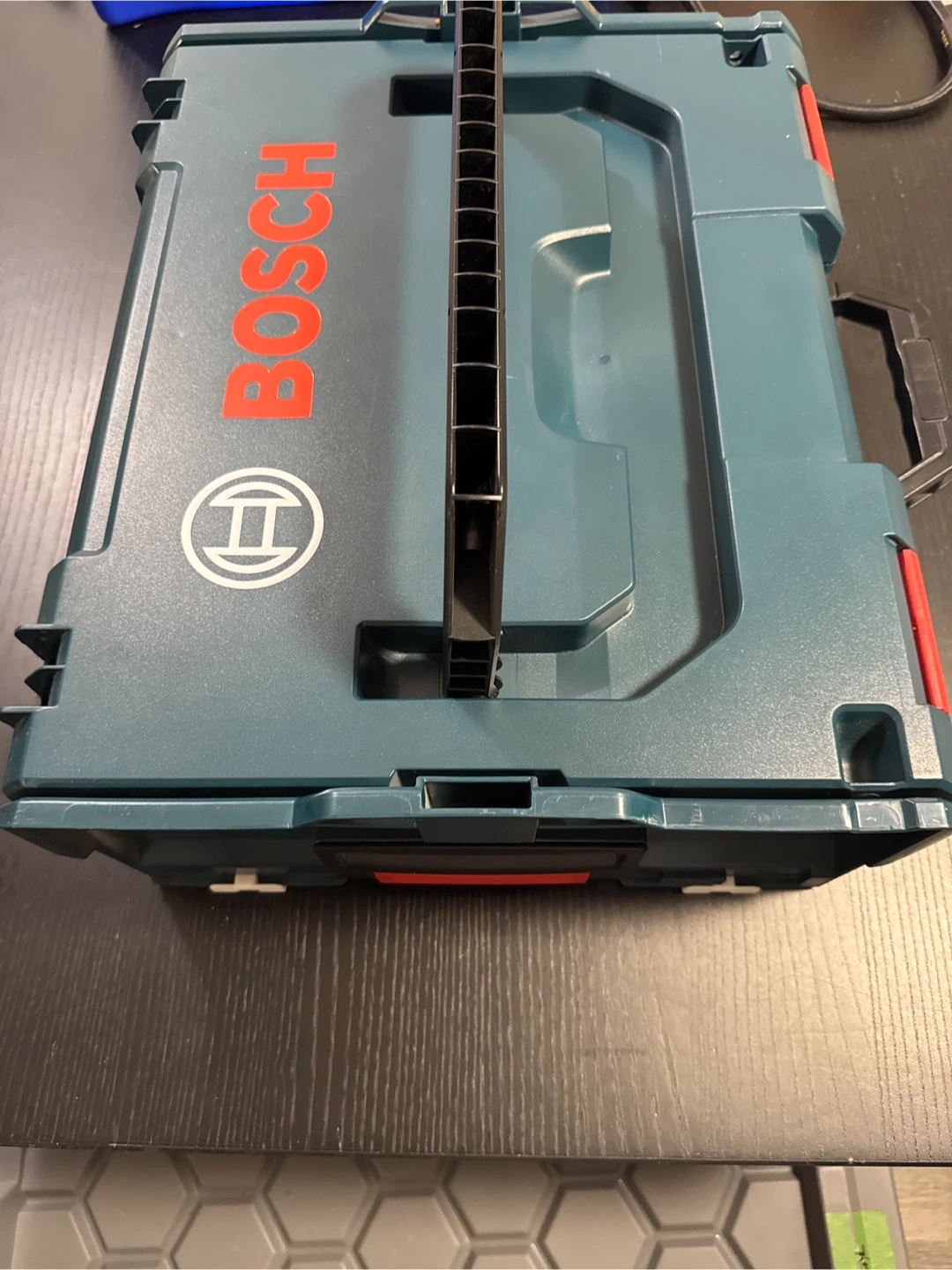 Bosch 18V Cordless Drill and Impact Driver Combo Kit - photo 5