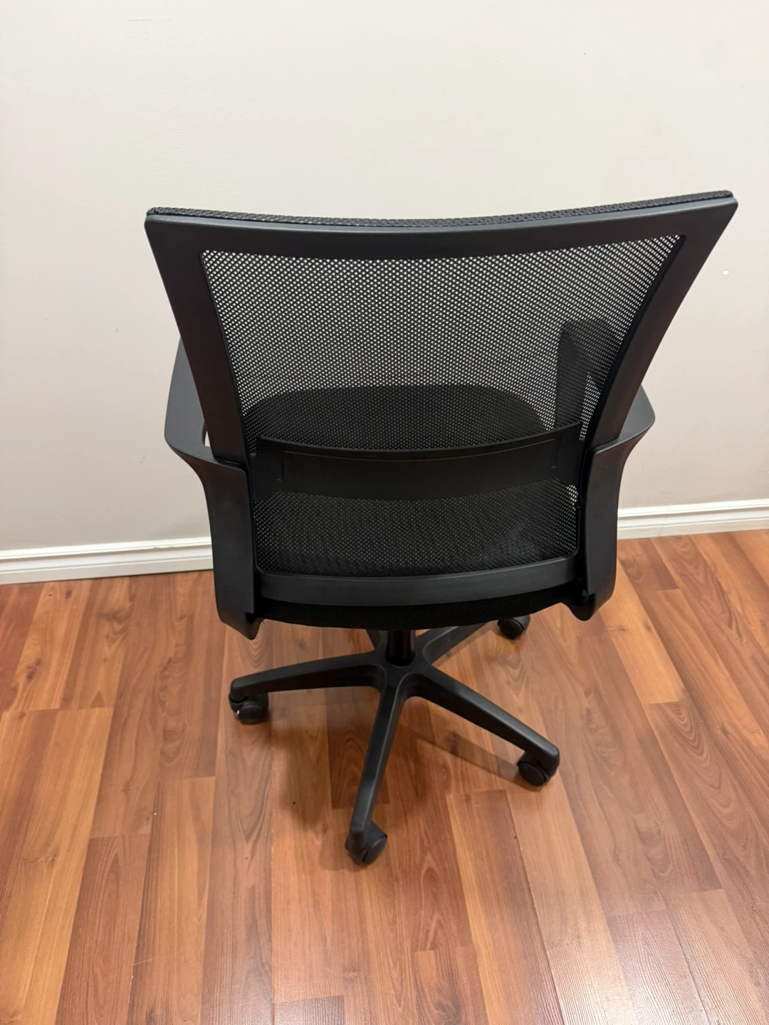 Black Mesh Office Chair - Excellent Condition - photo 3