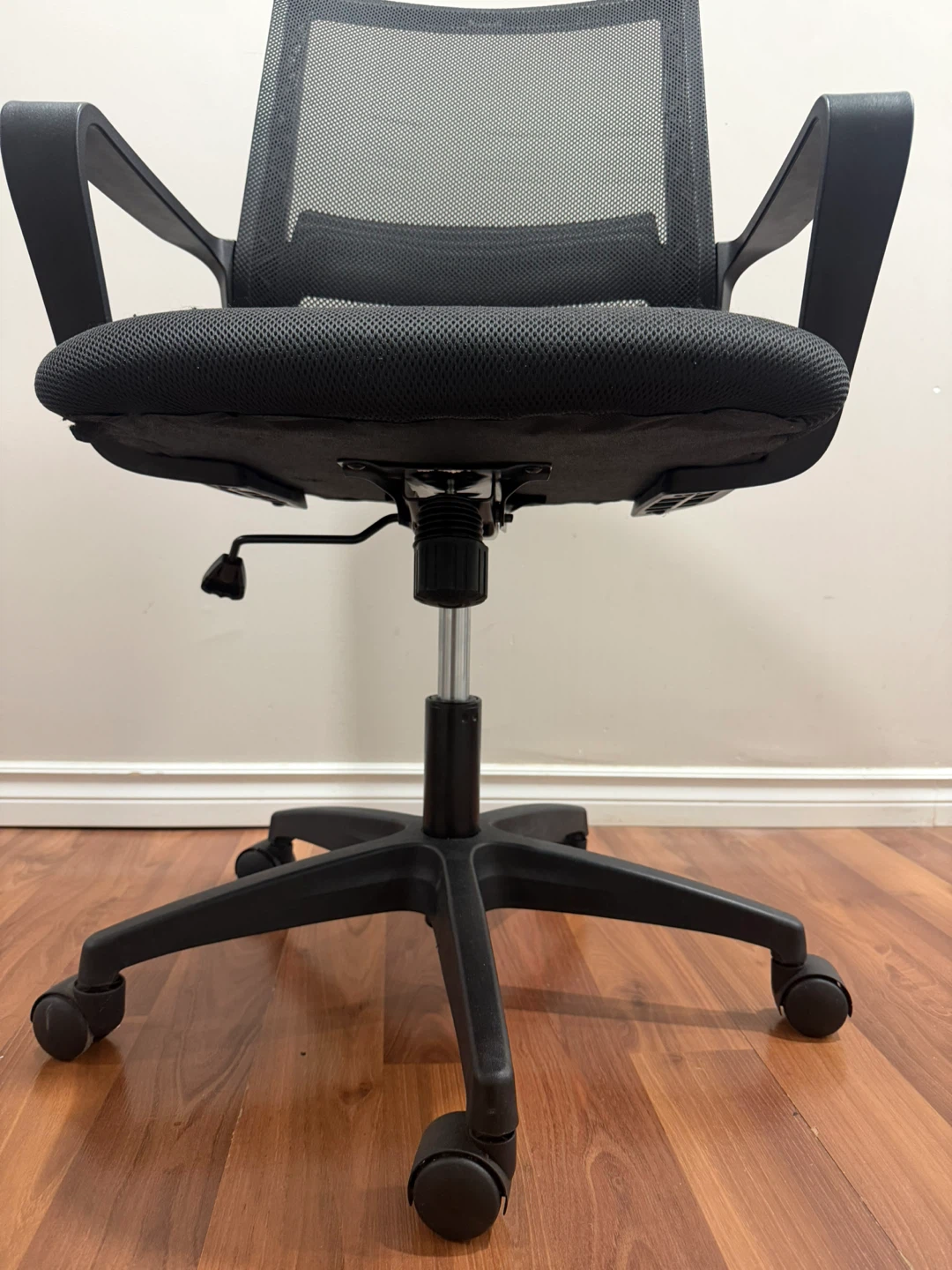 Black Mesh Office Chair - Excellent Condition - photo 5