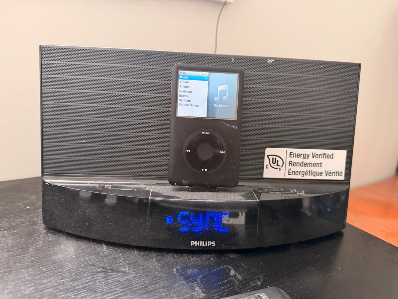 Phillips Radio & Docking Station - photo 2