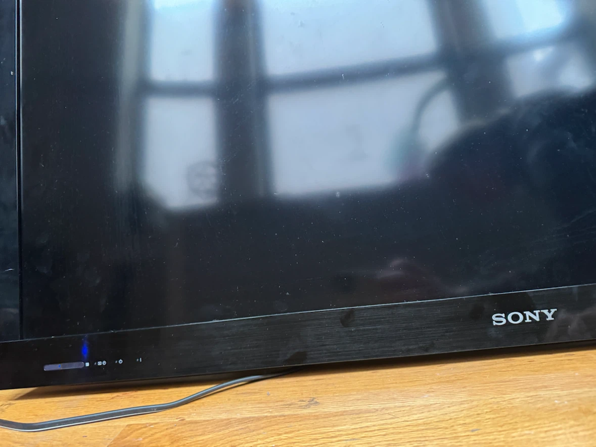 Sony Bravia TV with Wall Mount - photo 5