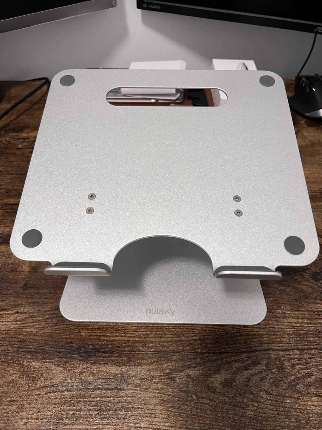 Nulaxy Laptop Stand