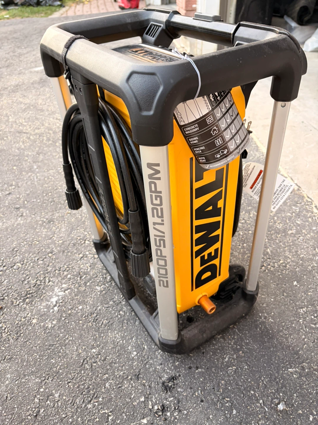 DEWALT 2100 PSI 1.2 GPM Electric Pressure Washer - photo 2