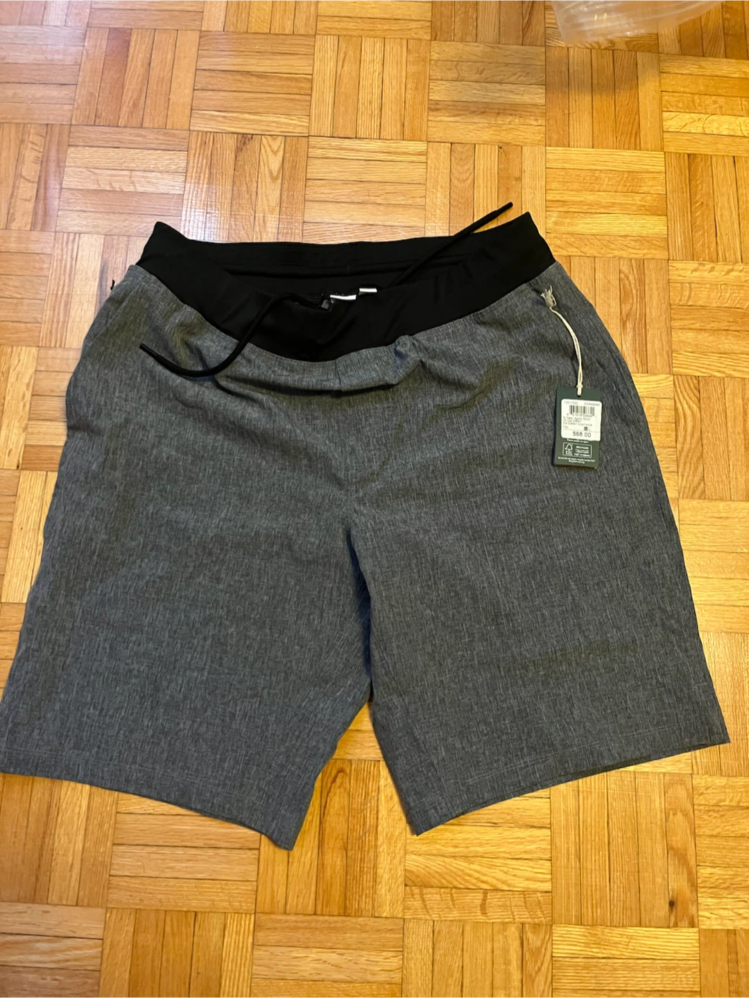 tentree men’s grey/black large Bermuda shorts