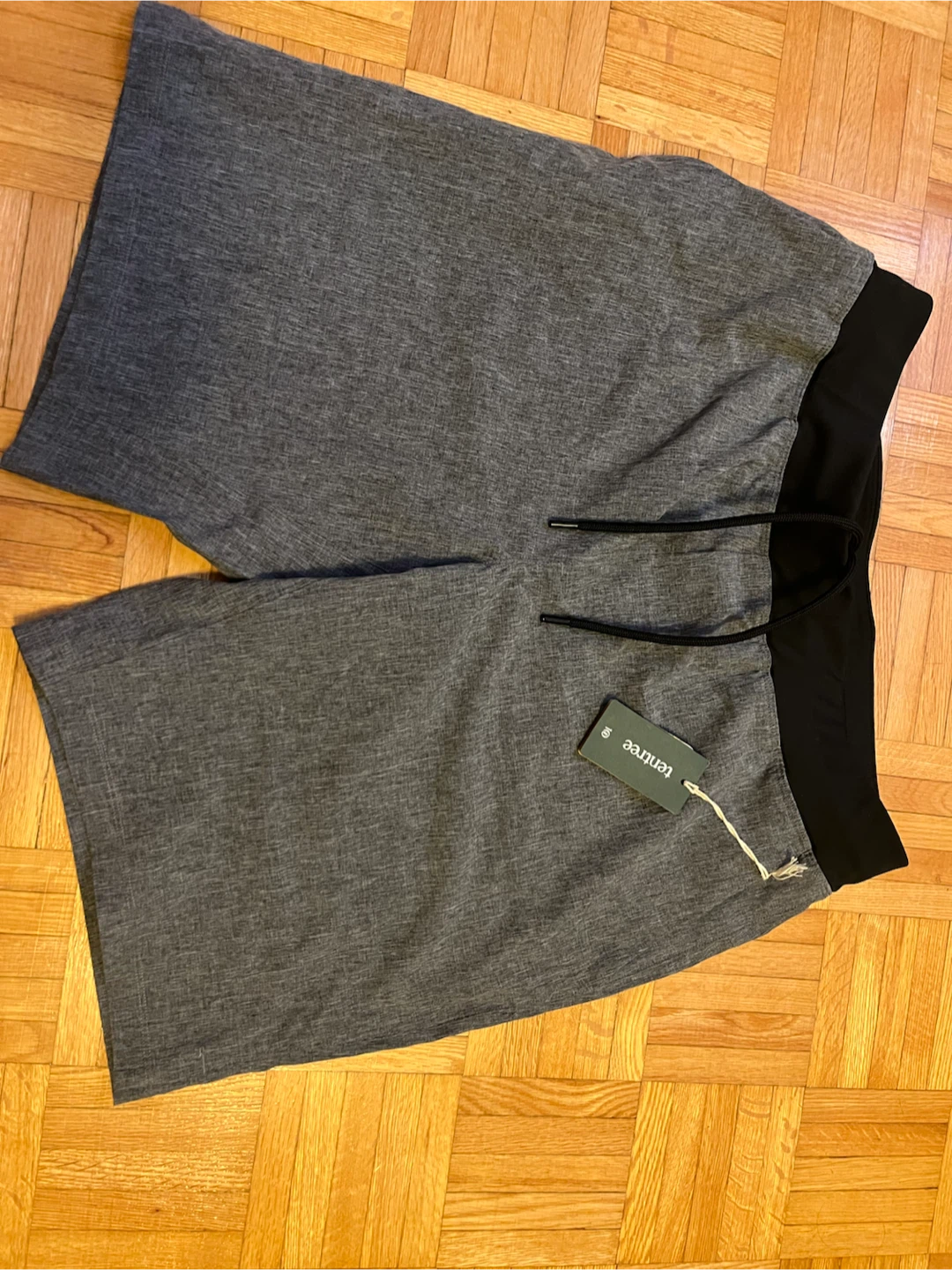 tentree men’s grey/black large Bermuda shorts - photo 3
