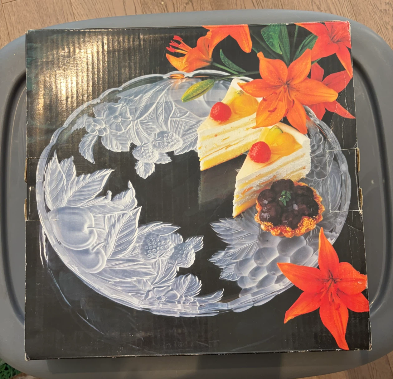 Luscious 14-inch Round Crystal Platter