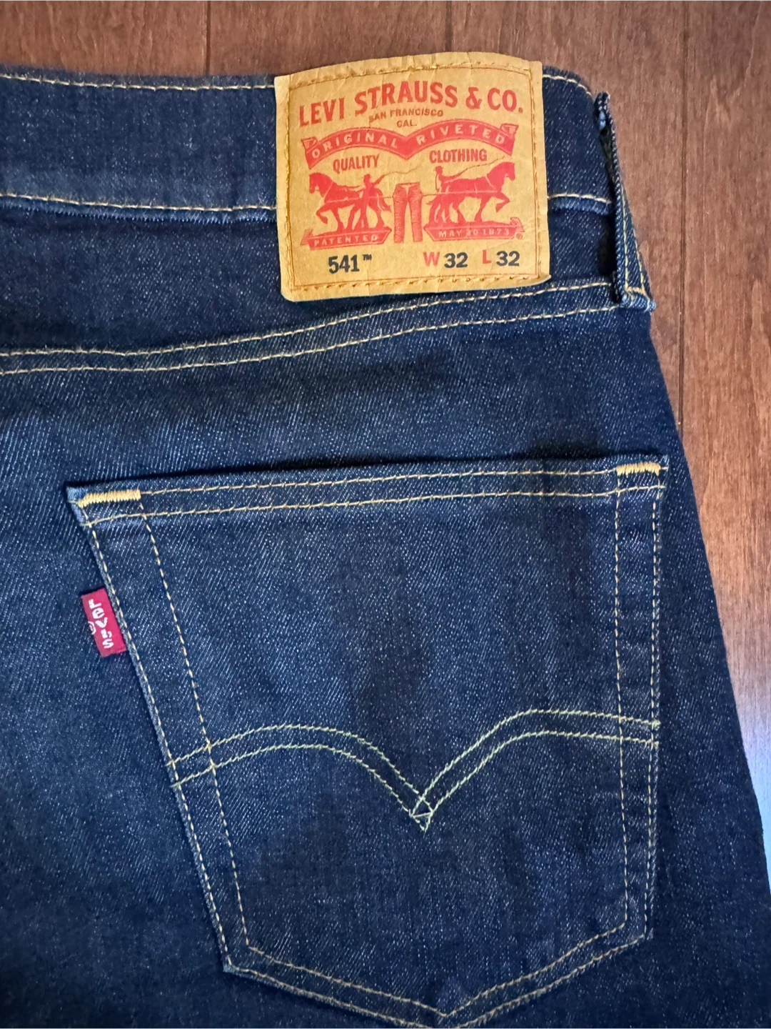 Levi's 541 Red tab