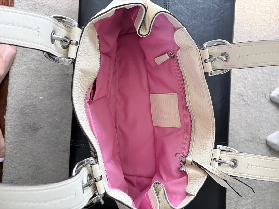 White Coach Leather Handbag - photo 3