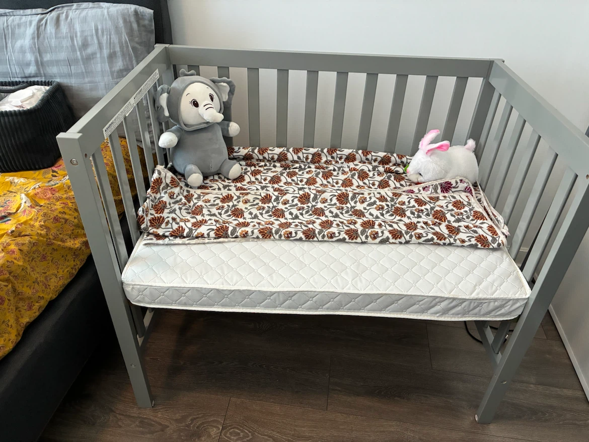 Dream On Me Edgewood 4 in 1 Mini Crib (Including Mattress) - photo 2