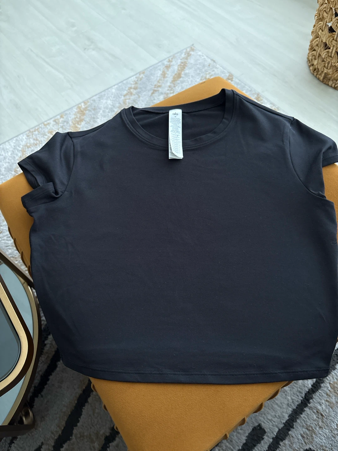 Alo Yoga Black Cropped T-Shirt size M