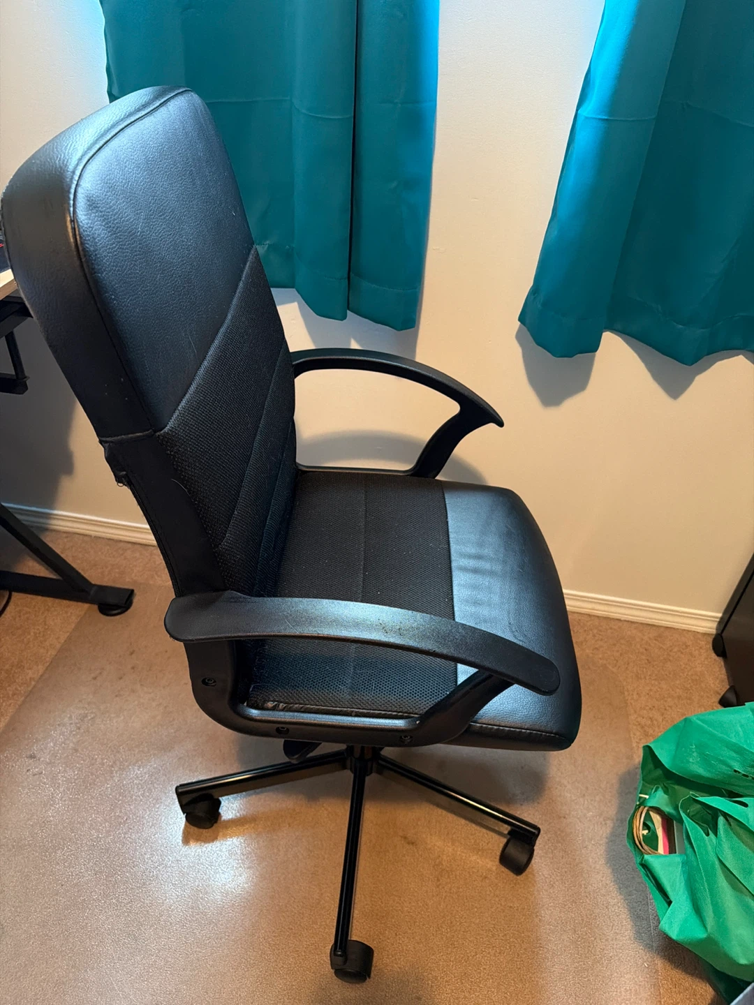 Black Office Chair - photo 2