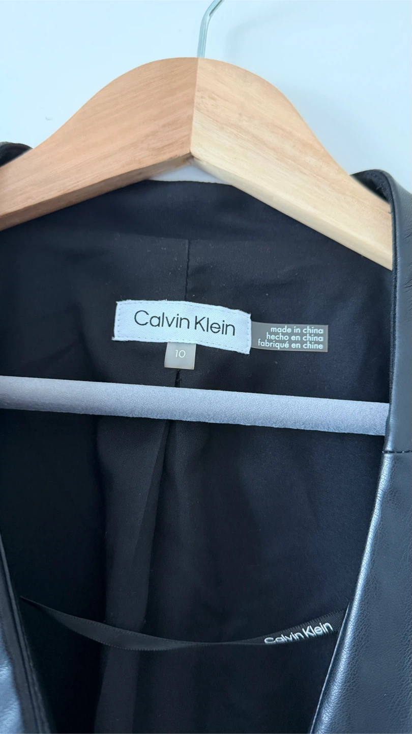 Calvin Klein Black Blazer – Excellent Condition - photo 2