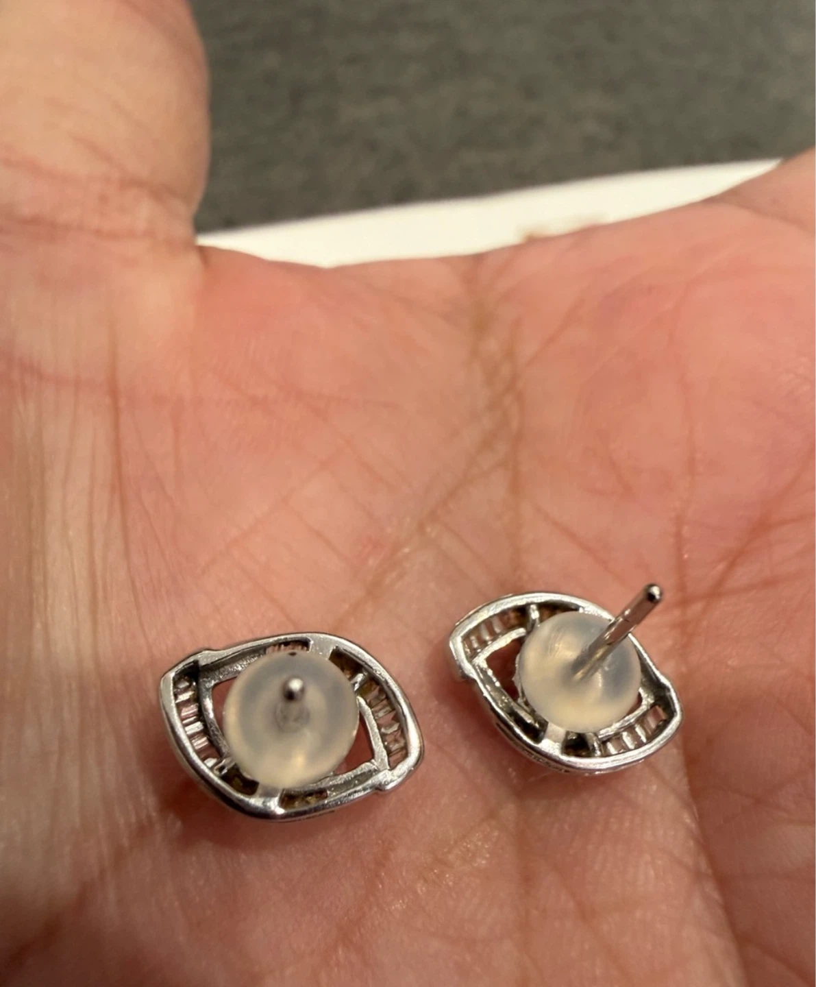 10K White Gold Diamond Earrings - photo 4