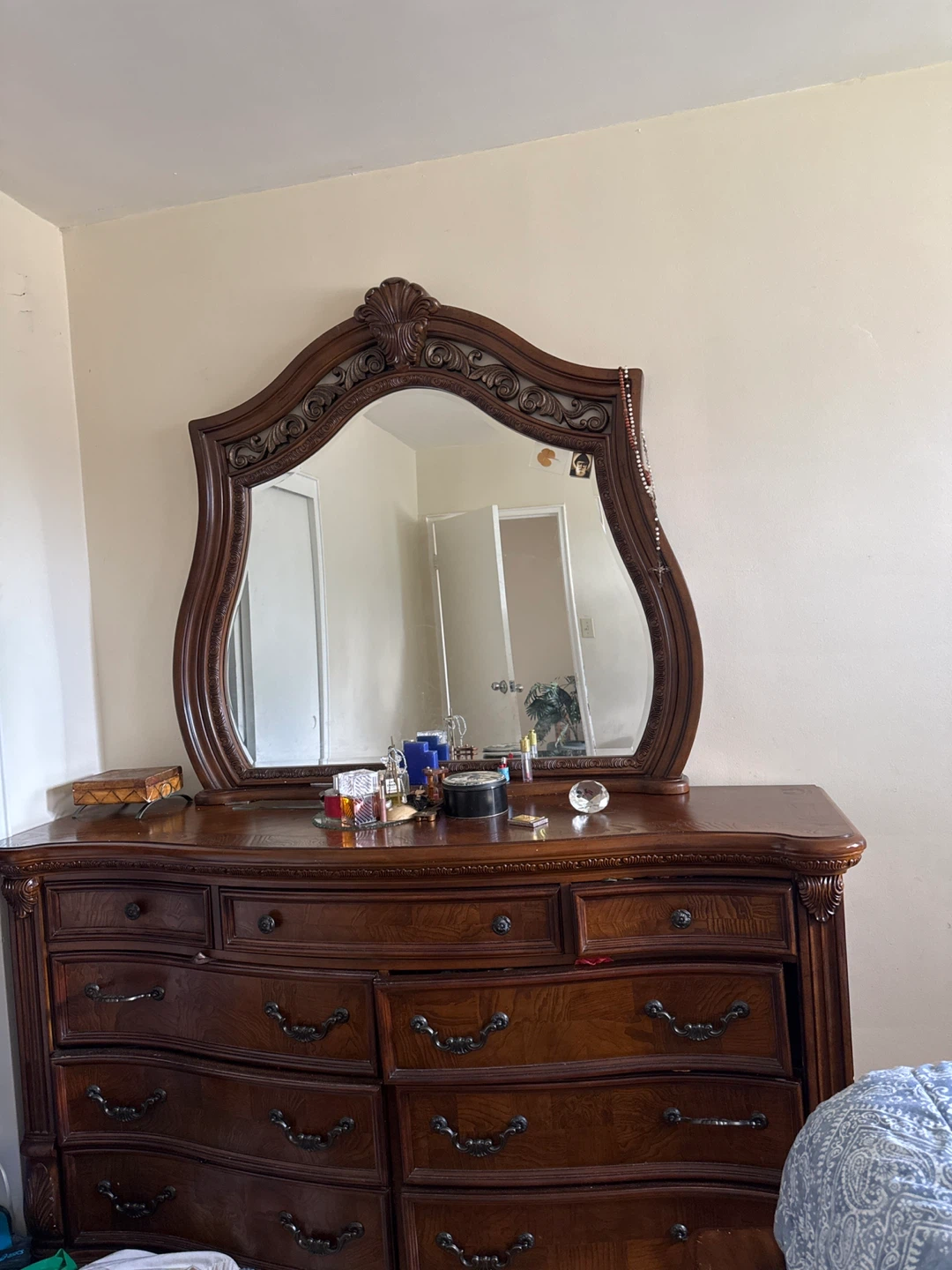 Queen bedroom set for sale