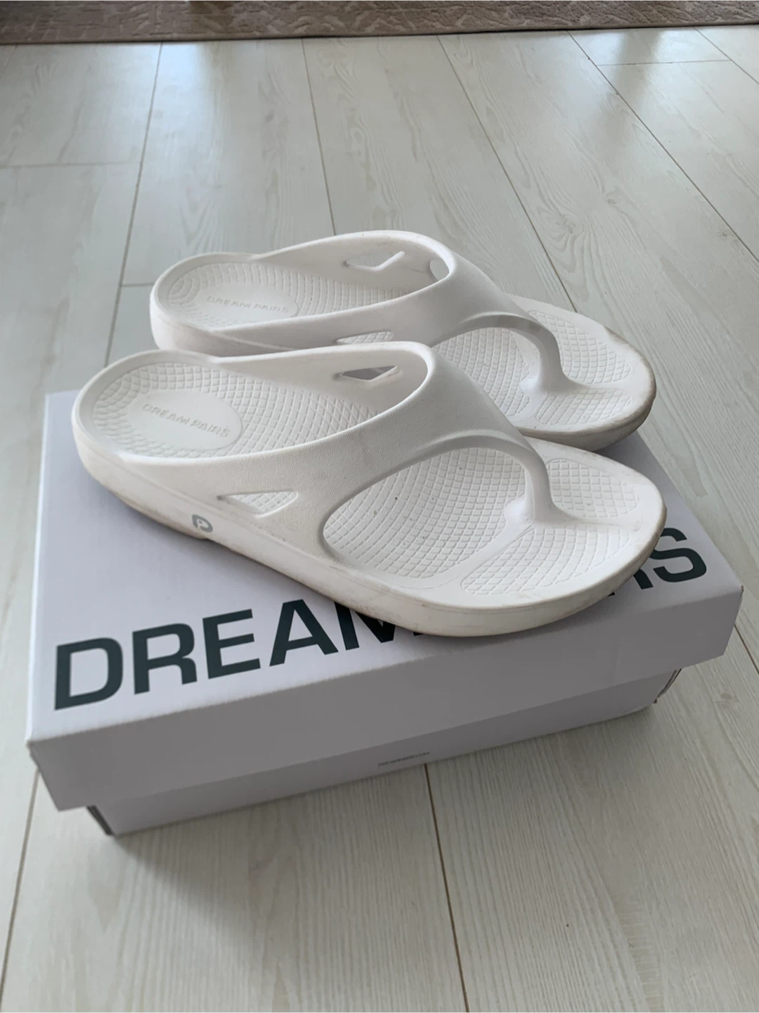 Dream Pairs White Sandals US 8