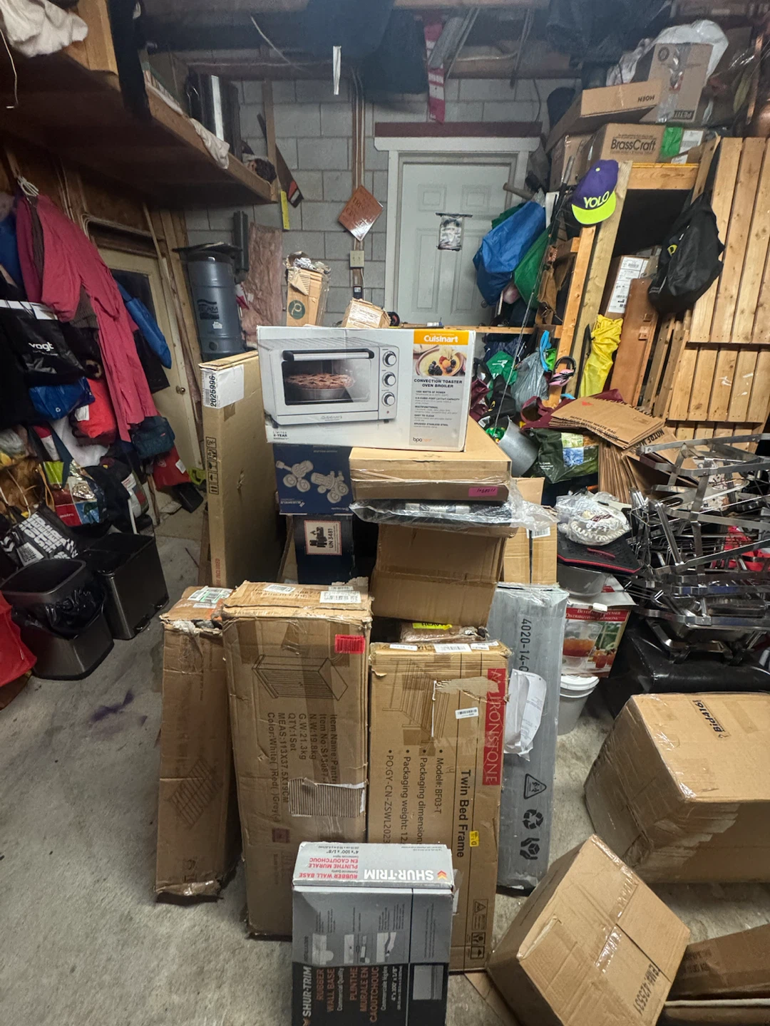Garage clear-out – bed frames, kitchen stuff, lights & more