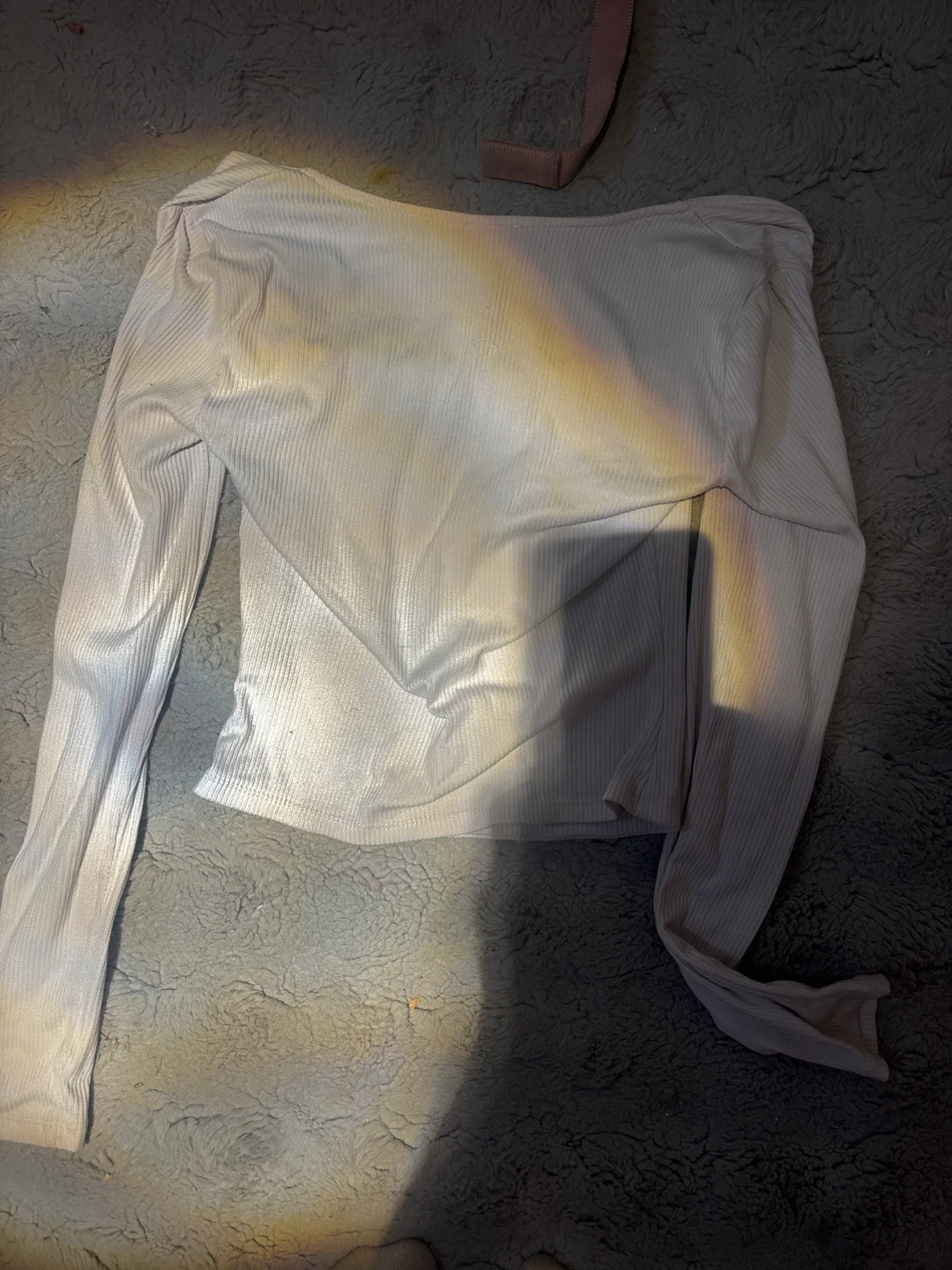 Ardene white long sleeve top with rose detail - photo 3