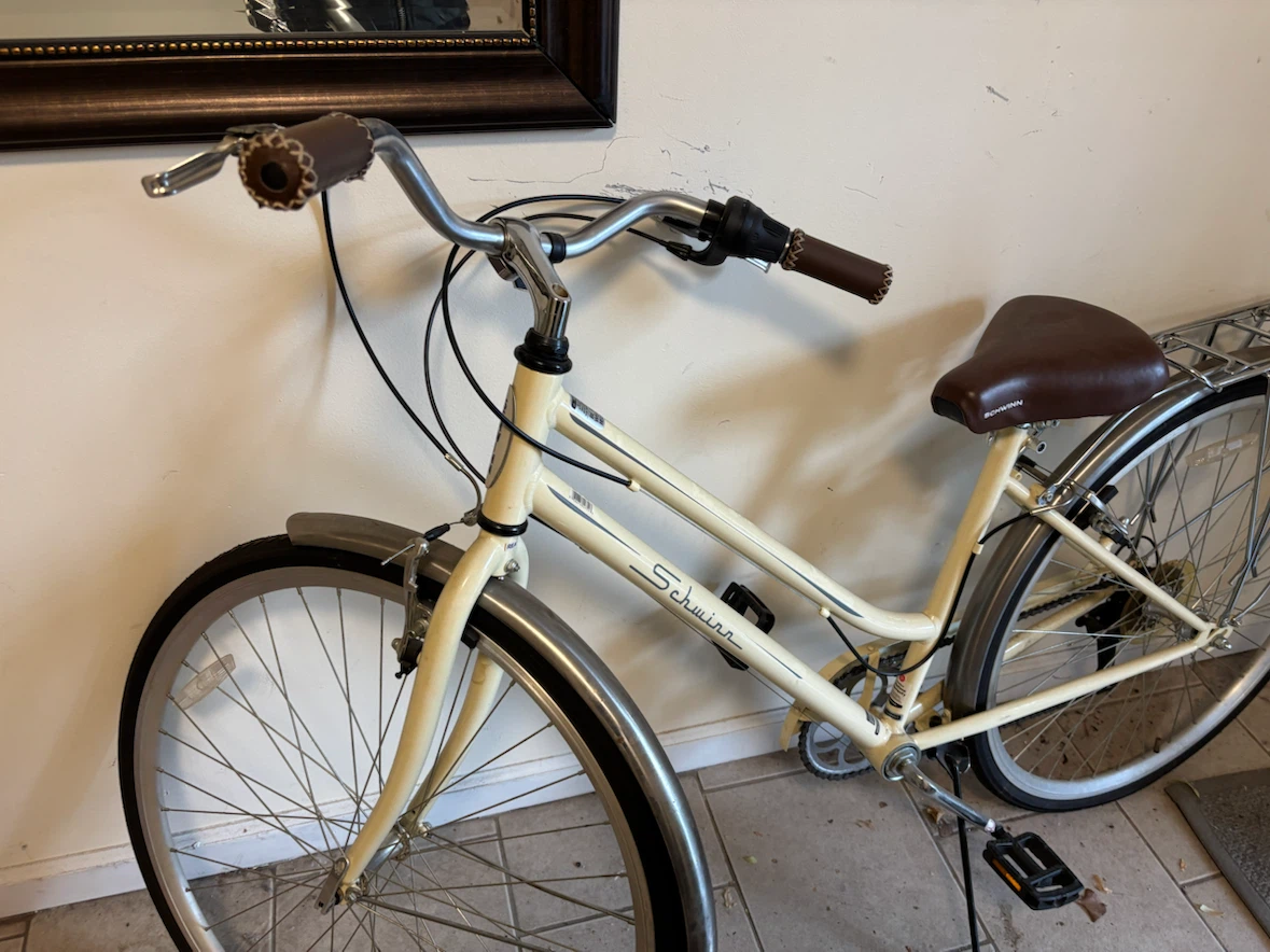 Schwinn Women's Cruiser Bike - Cream - photo 2
