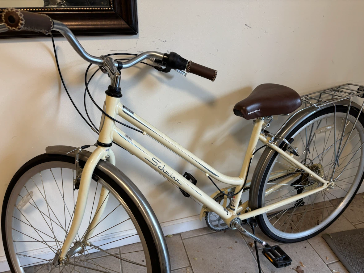 Schwinn Women's Cruiser Bike - Cream - photo 3