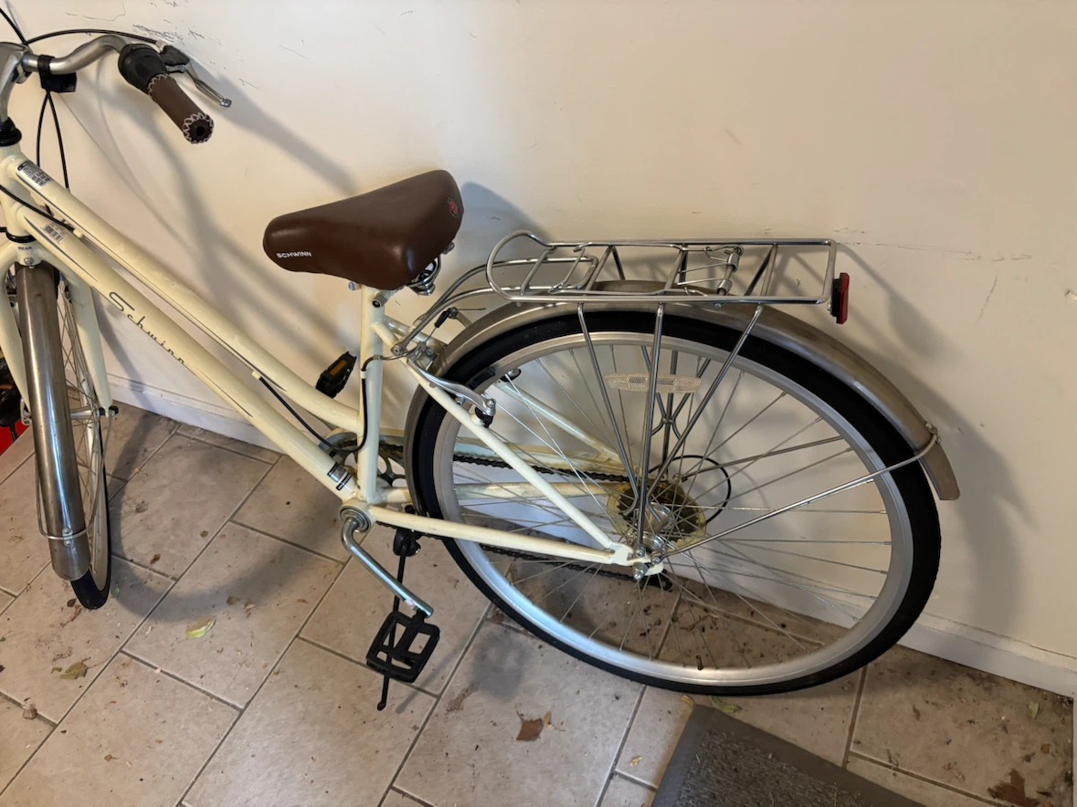 Schwinn Women's Cruiser Bike - Cream - photo 4