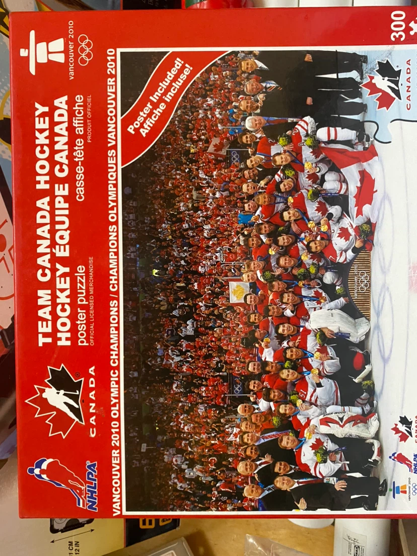 Team Canada 2010 Olympic Hockey 300 Piece Puzzle