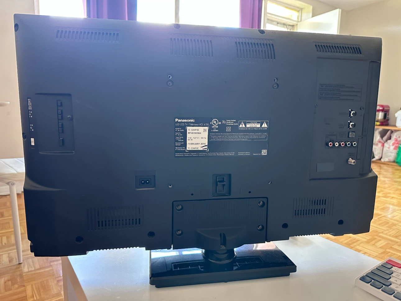 Panasonic 32-inch LED TV - photo 2