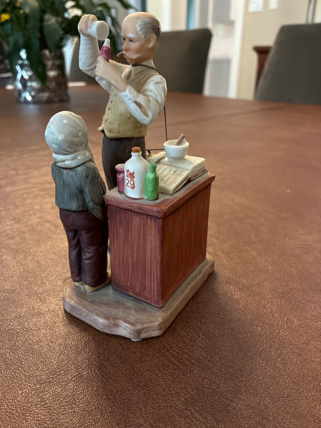 Norman Rockwell Magic Potion Porcelain Figurine - photo 3