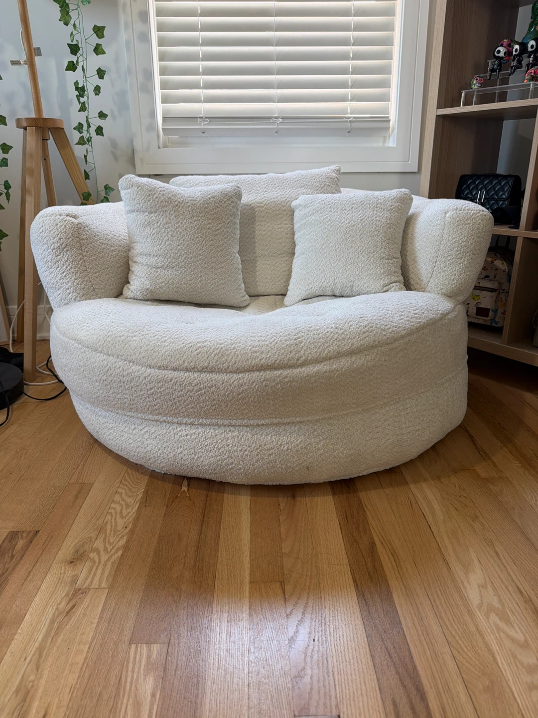 White Boucle Swivel Chair - photo 2