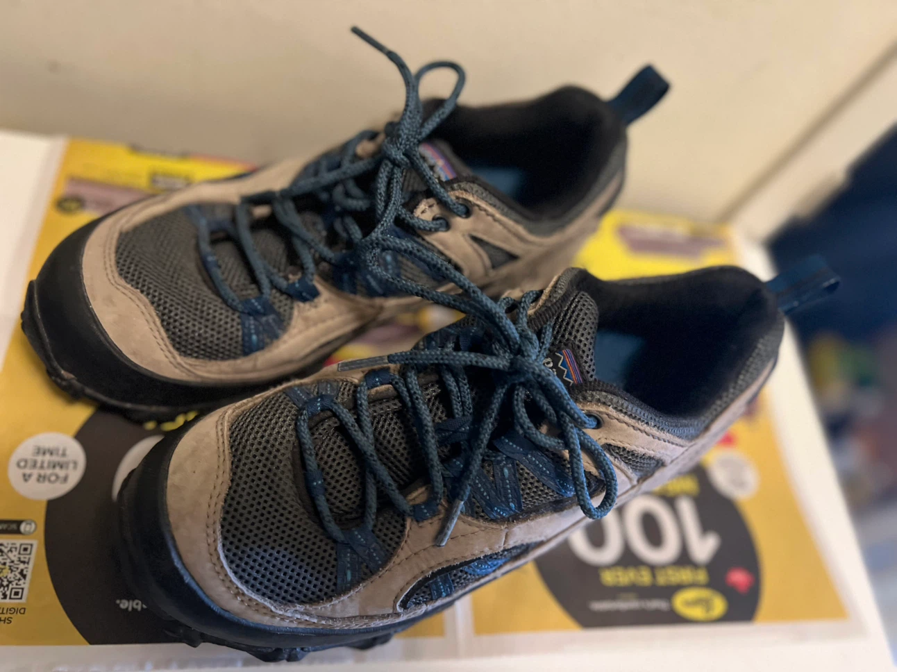 Patagonia hiking shoes-size 7.5 - photo 4