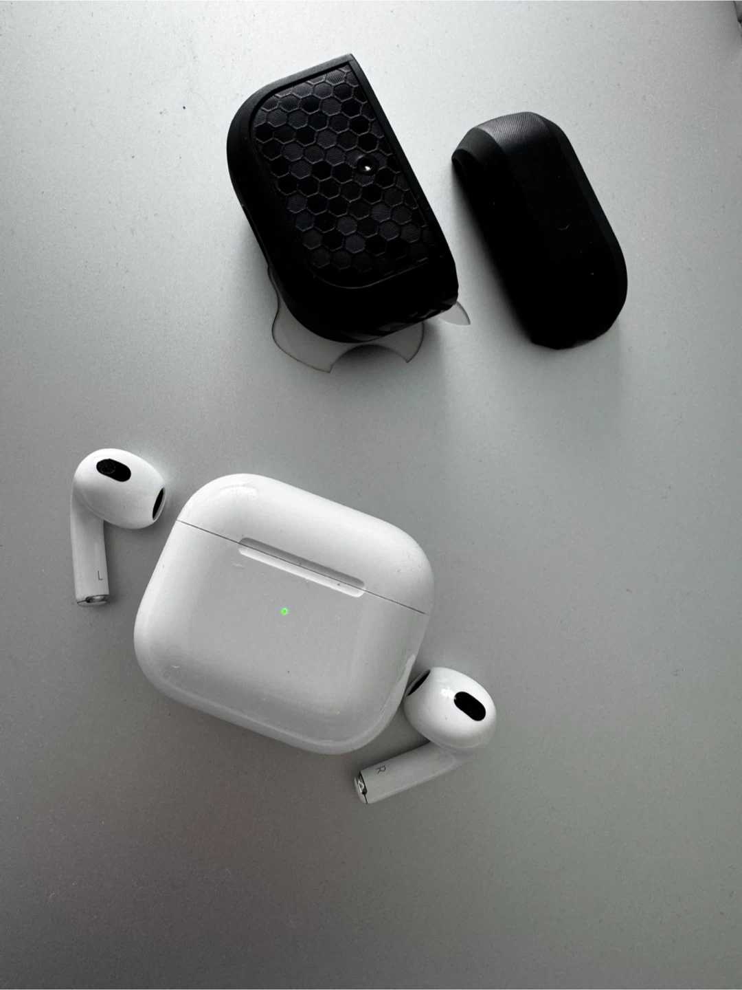 Apple AirPods (3rd generation) - photo 2