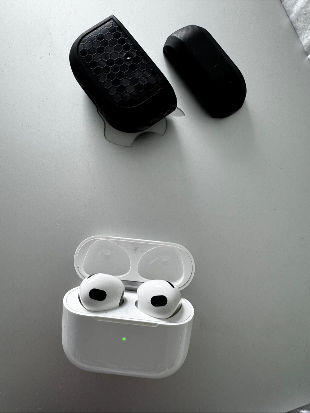 Apple AirPods (3rd generation) - photo 3